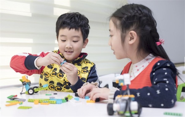 中小學(xué)人工智能教育發(fā)布會在京召開，2019年五城全面試點(diǎn)！ 